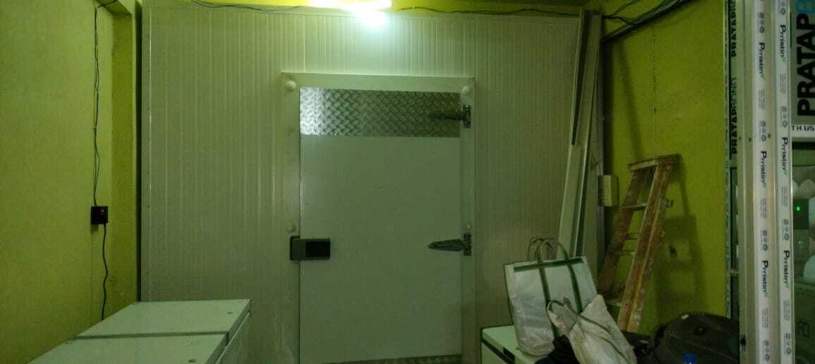 Blue Star Cold Room - Color: White / Grey