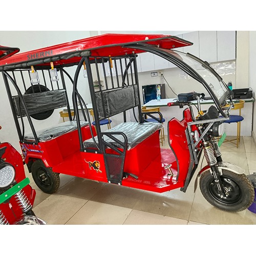 Red Electric Rickshaw - Battery Life: Long Life Days