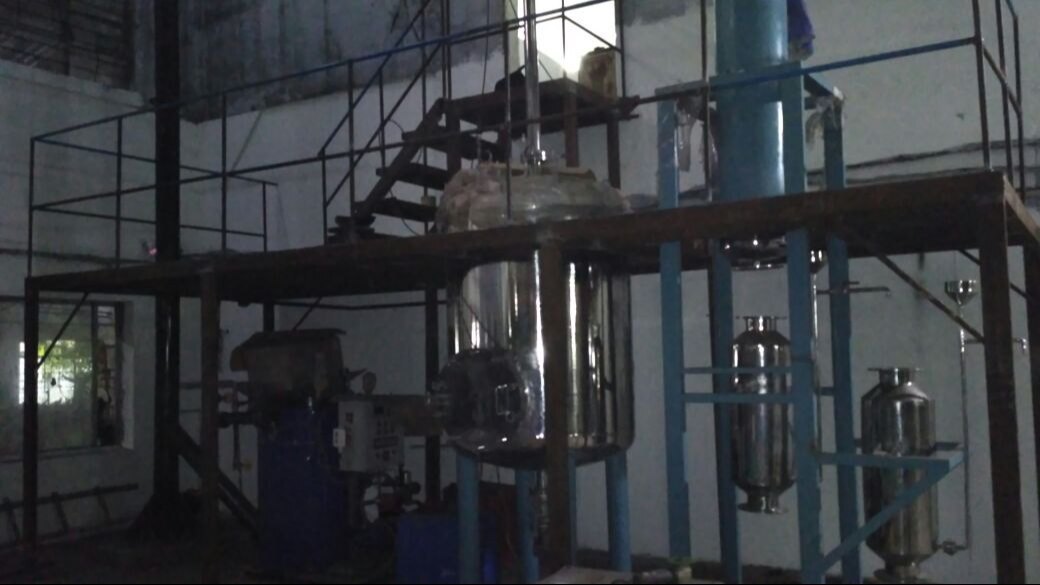 Essential Oil Distillation Plant - Stainless Steel Construction | Manual Control System, Compact Design, Versatile Extraction Methods, Optimized Cooling System