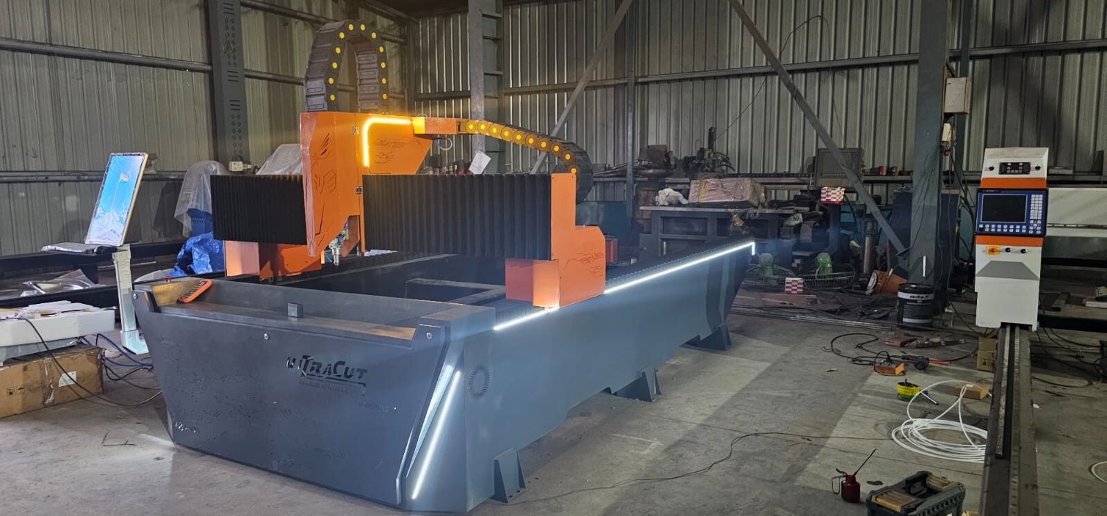Cnc Fiber Laser Cutting Machine - 1550x3100 Cutting Area, White Color | High-performance Dedusting, Automatic Height Adjustment, Efficient Cooling Systems, Stable Operation