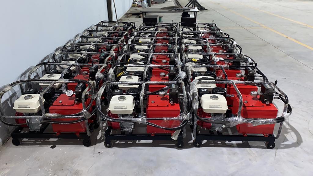Motorised Hydraulic Compressor Joint Machine - Color: Red And Black