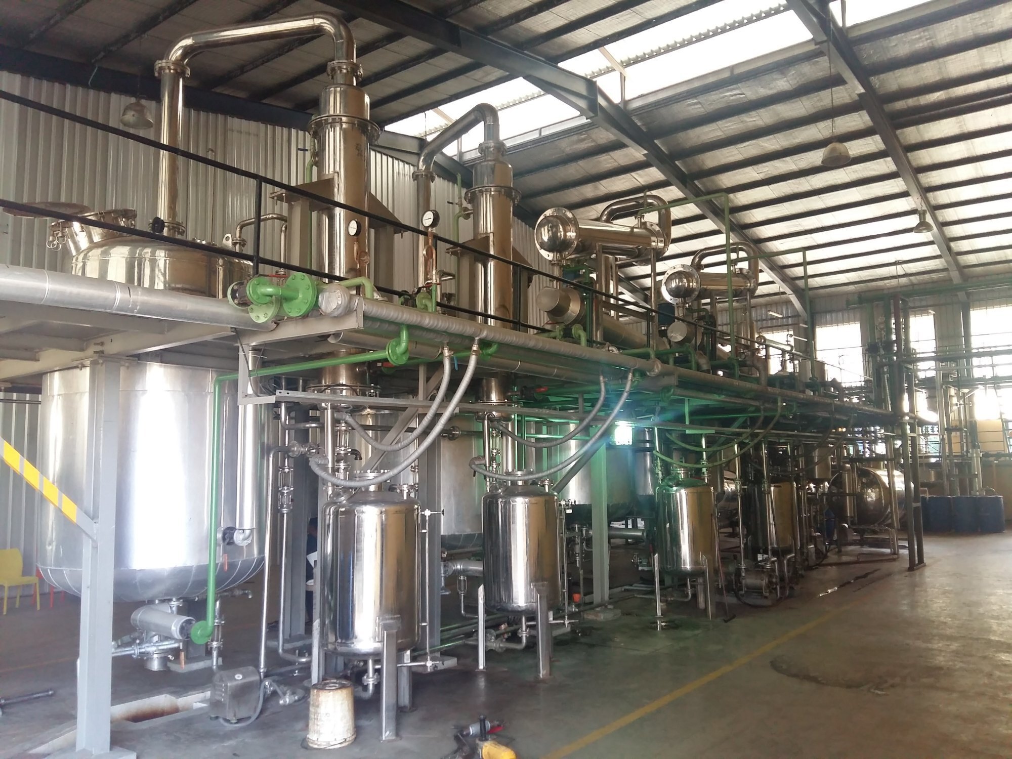 Herbal Extraction Machinery - Stainless Steel, Manual Control System | Non-automatic Solvent And Herbal Extraction Plant