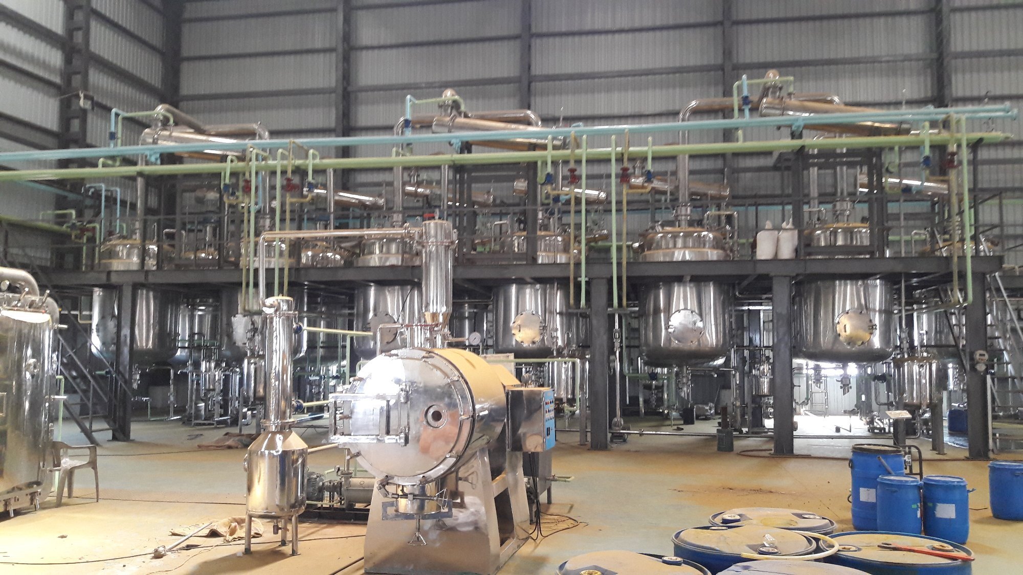 Herbal Extraction Machinery - Stainless Steel, Manual Control System | Non-automatic Solvent And Herbal Extraction Plant