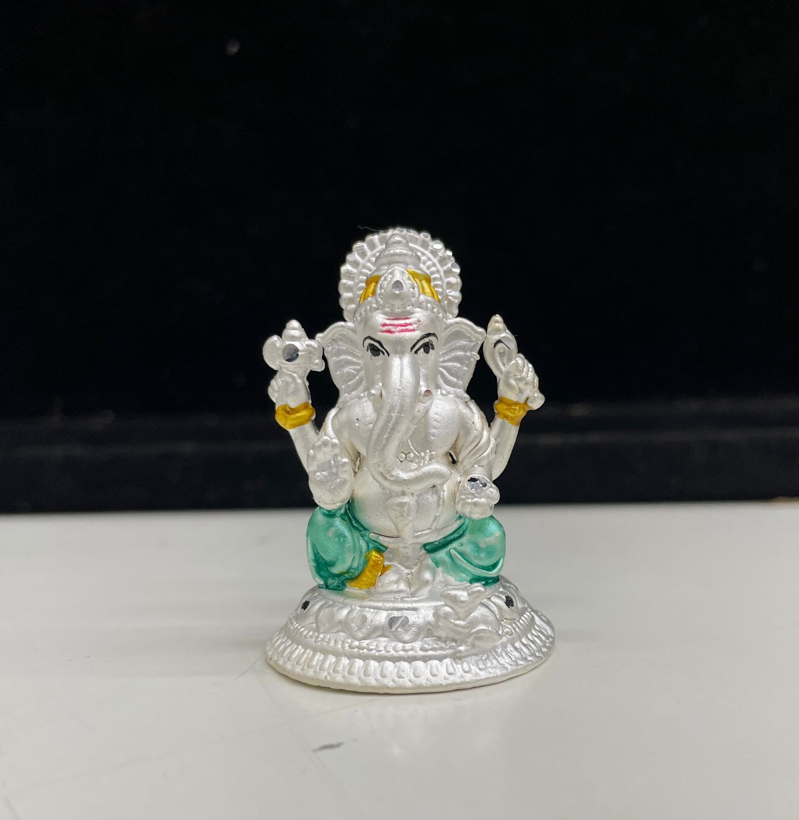 New Design 92.5 Silver Green Color Cloth Ganesh Murti