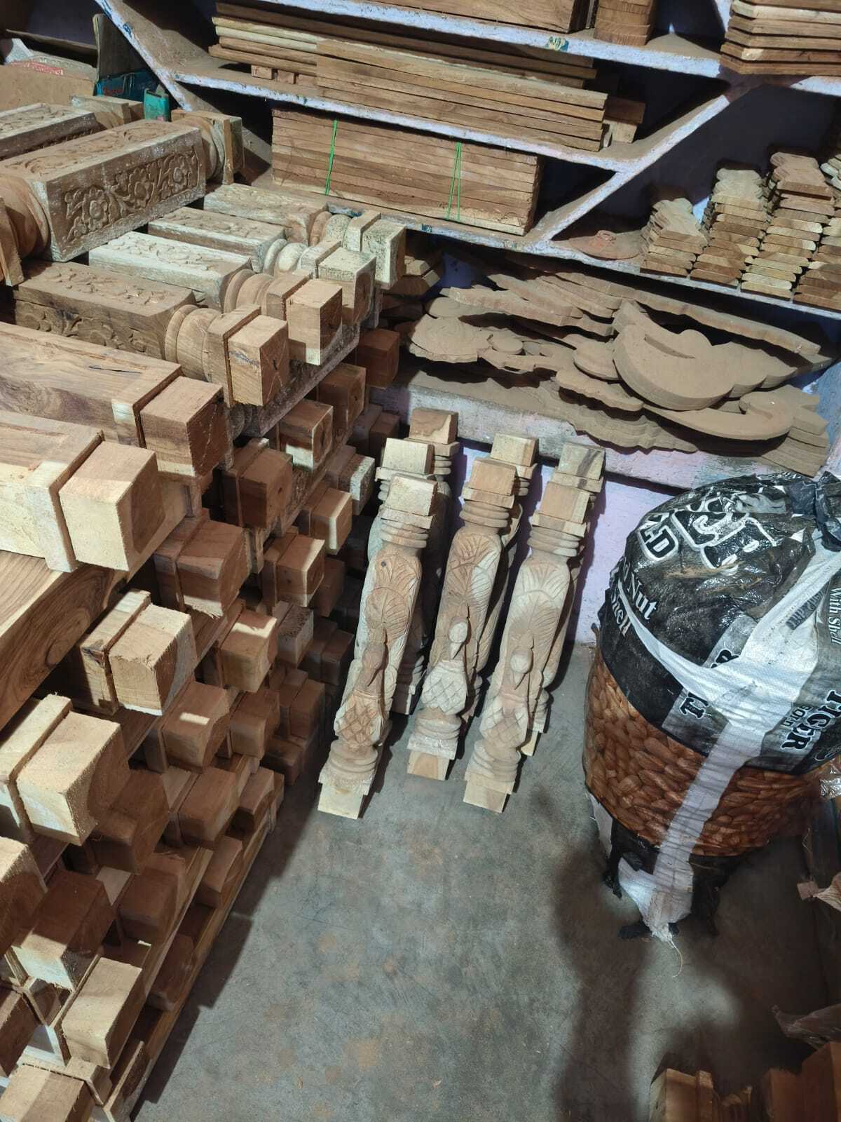 Raw Wooden Railing - Finish: Unfinished - Only Kacha Maal