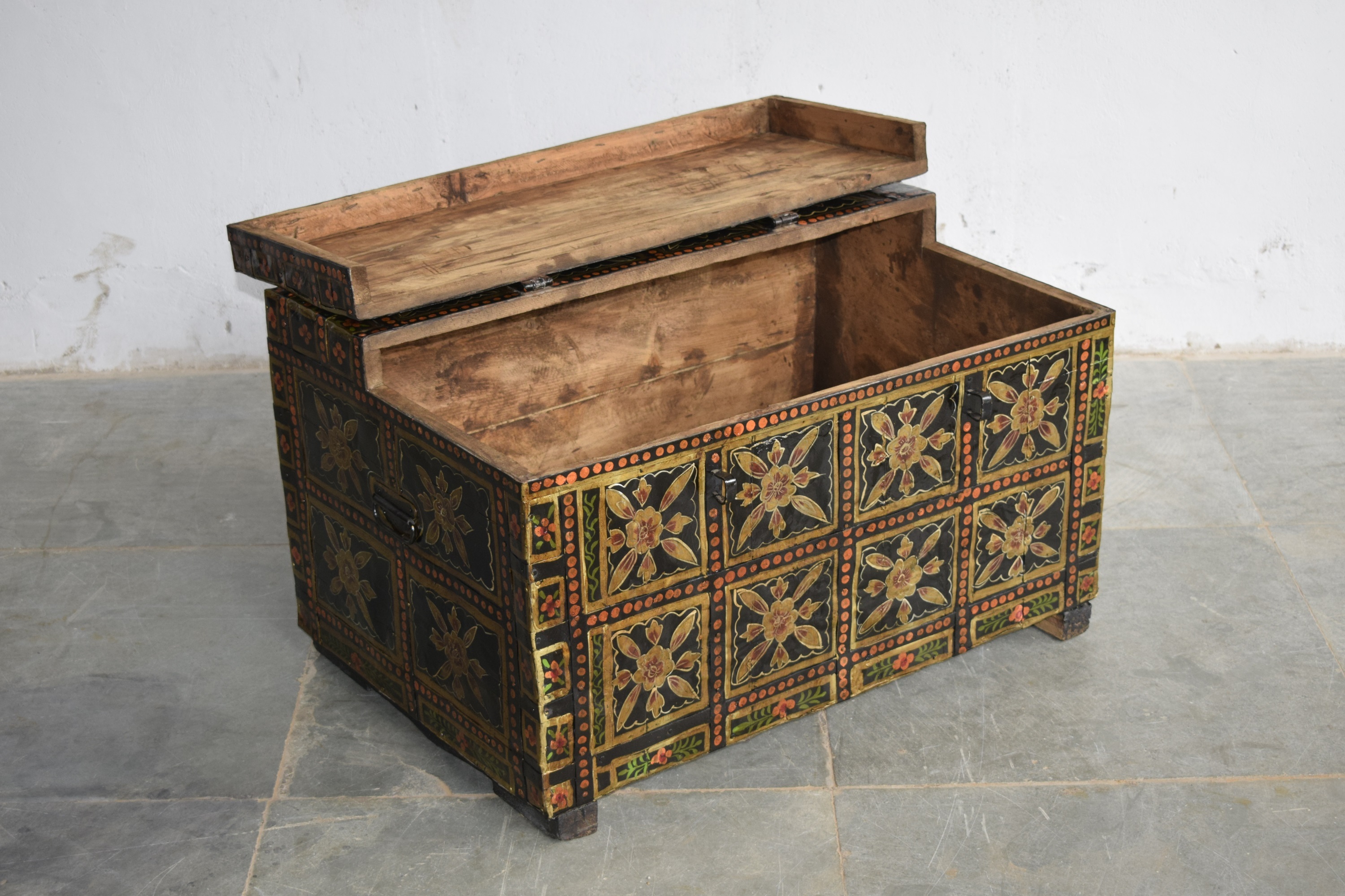 Antique Iron Fitted Wooden Storage Box - 76x46 Cm | Indian Style Design Indoor Furniture Hand-painted