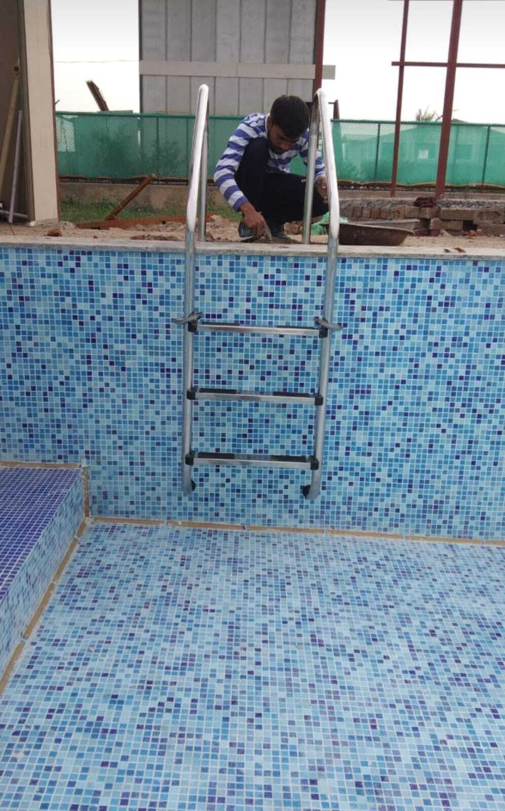 Swimming Pool Ladder - Stainless Steel Ss 304, Different Size, Silver Color | Durable, Corrosion-resistant, Industrial Use