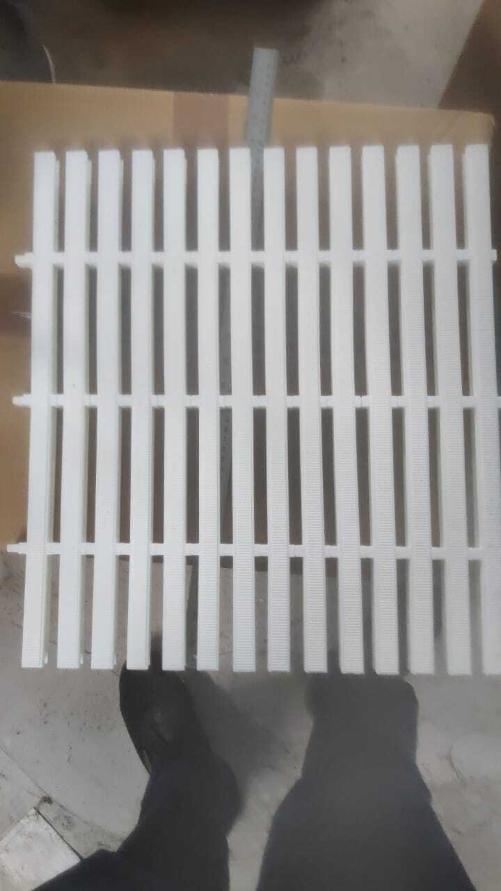 Three Pin Pool Gratings - Color: White