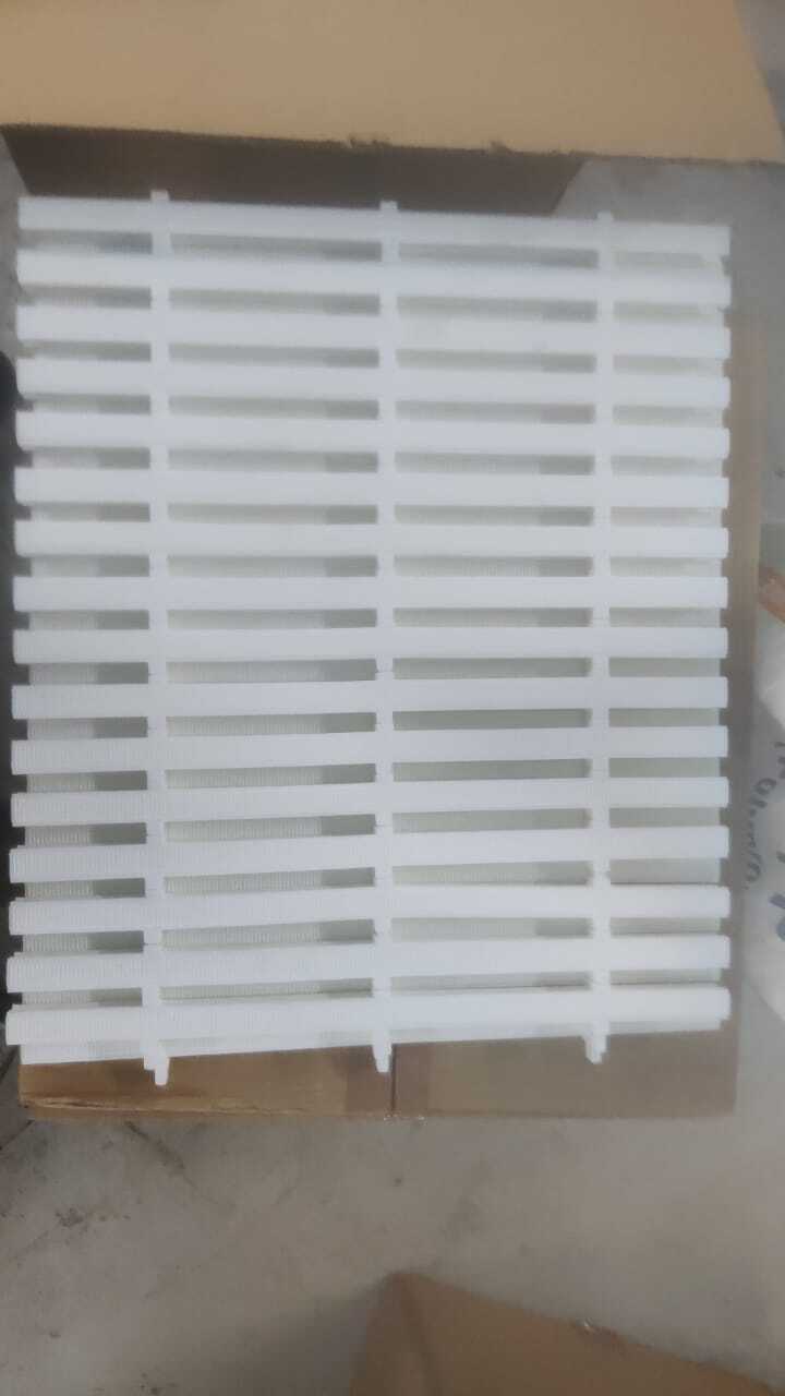 Three Pin Pool Gratings - Color: White