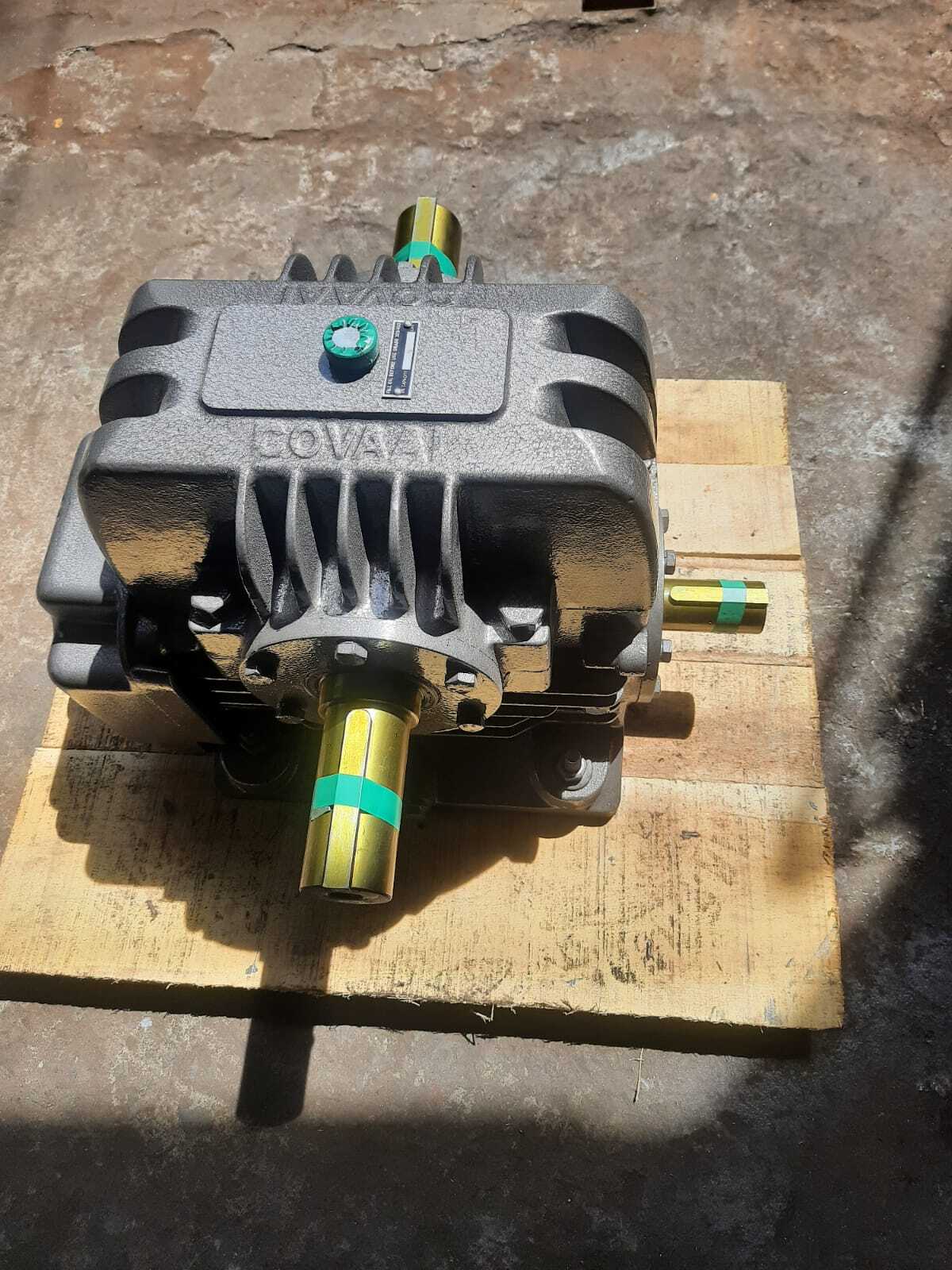 Foot Mounted Gearbox - Stainless Steel, Helical Gearing Arrangement, Blue Color | Industrial Usage, Durable Design
