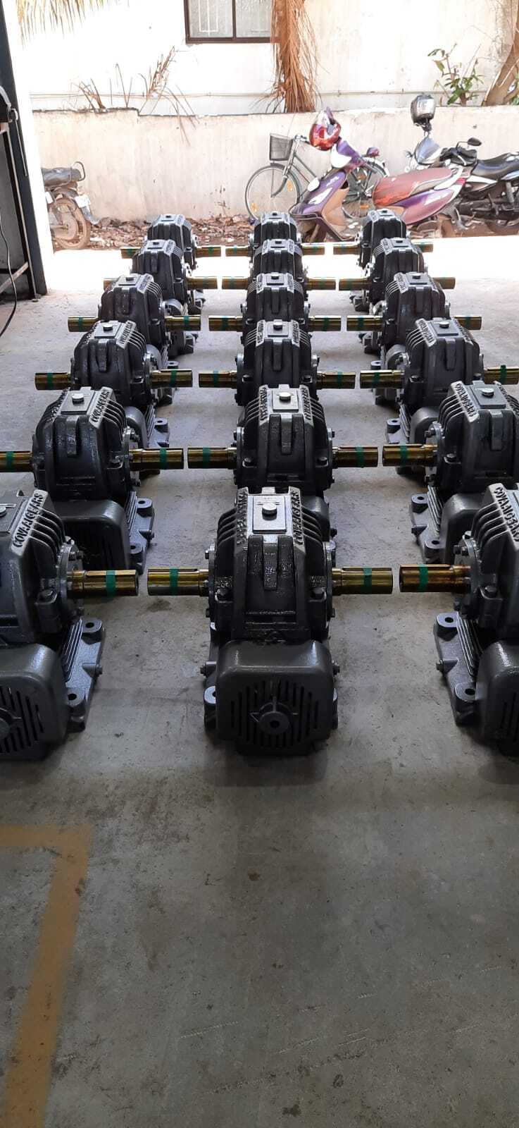 Foot Mounted Gearbox - Stainless Steel, Helical Gearing Arrangement, Blue Color | Industrial Usage, Durable Design