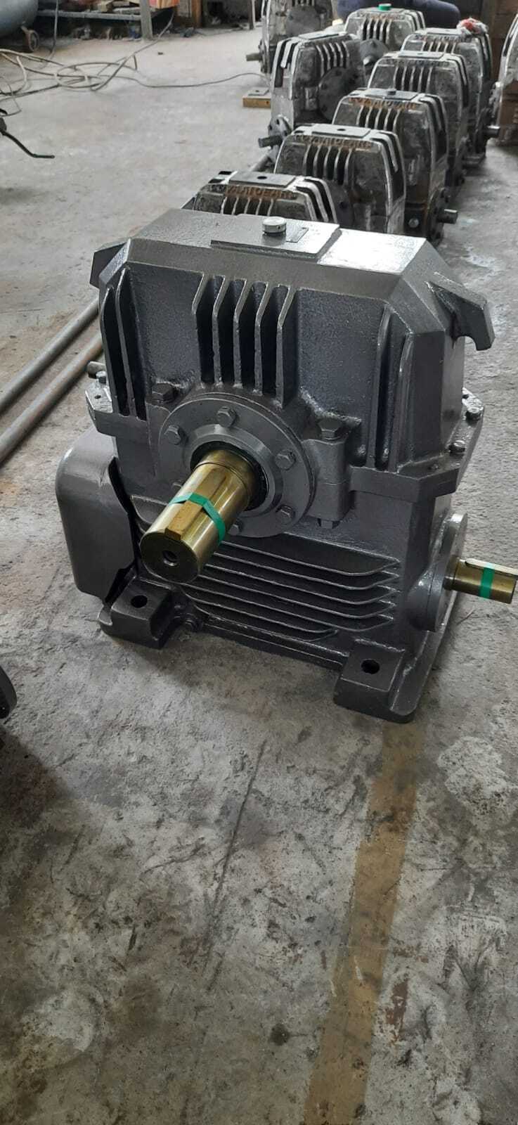 Foot Mounted Gearbox - Stainless Steel, Helical Gearing Arrangement, Blue Color | Industrial Usage, Durable Design