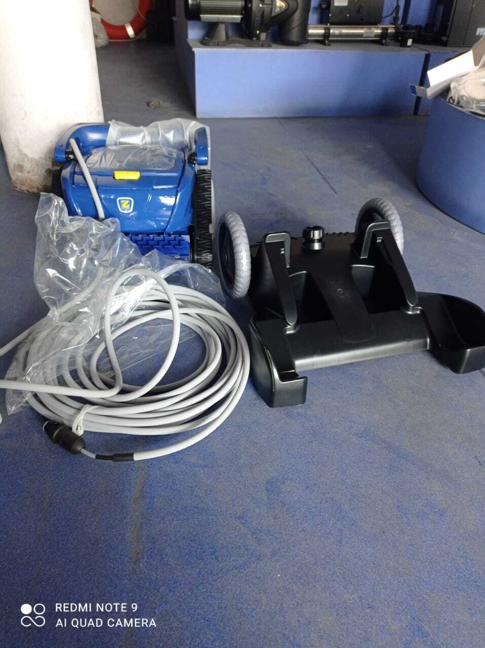 Automatic Robot Pool Cleaner - 51.4 X 51.4 X 52.3 Cm, White, Blue & Grey | Premium Features With 20m Cable, Remote Control & 1-year Warranty