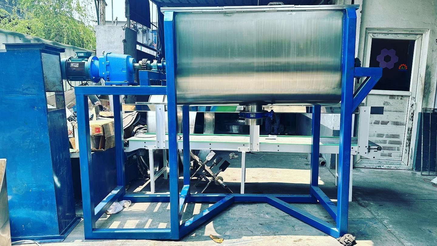 Ribbon Blender - Capacity: 10-10000kg Kg/hr