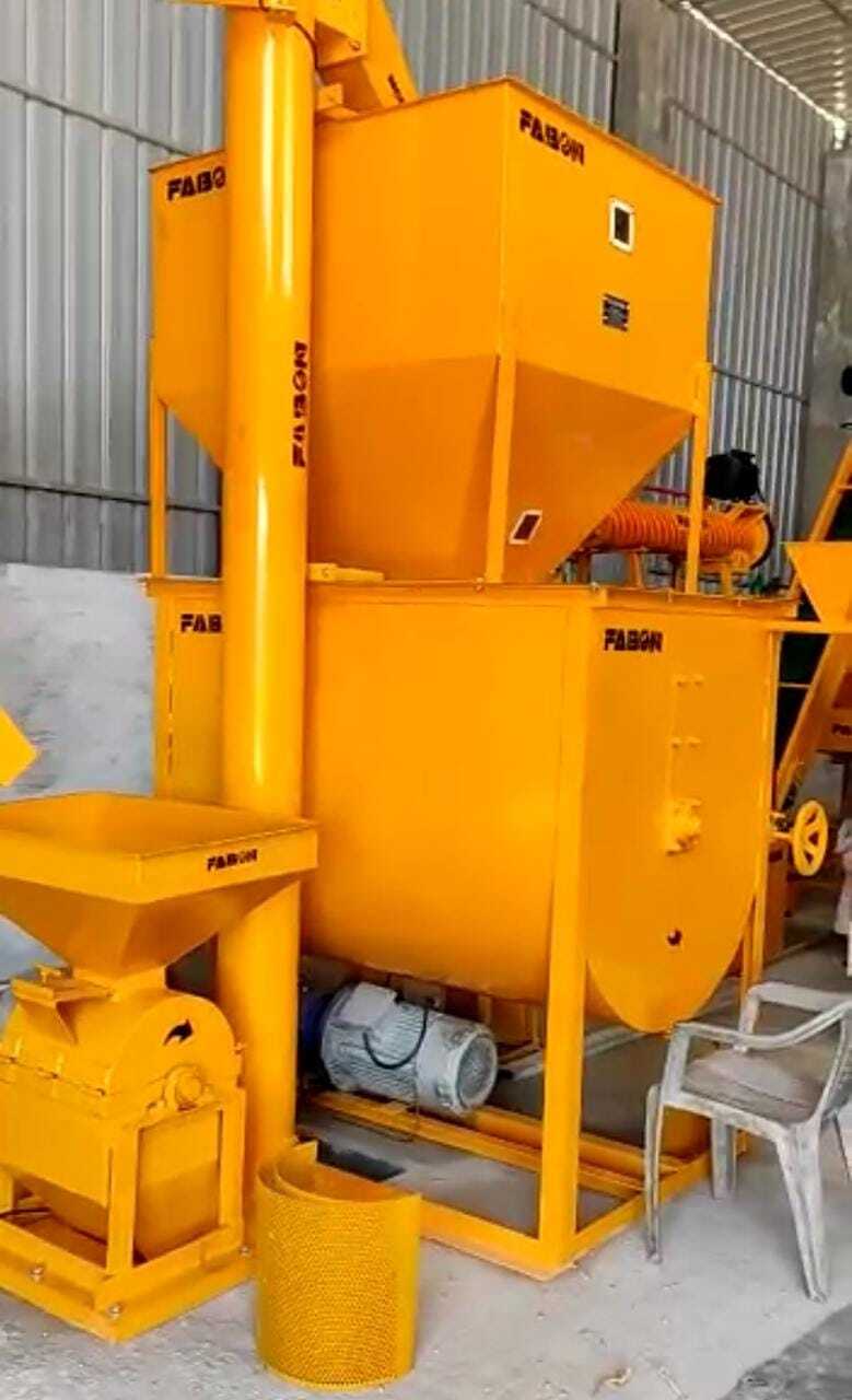 Feed Mixing Machine 500-600 Kg Hour - Color: Yellow