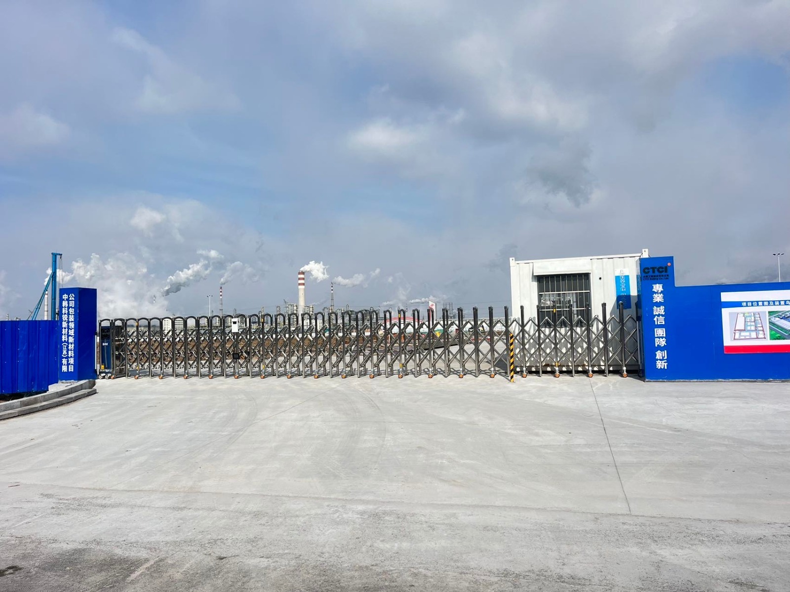 Retractable Gate - Frequency: 50 A 60 Hertz (Hz)