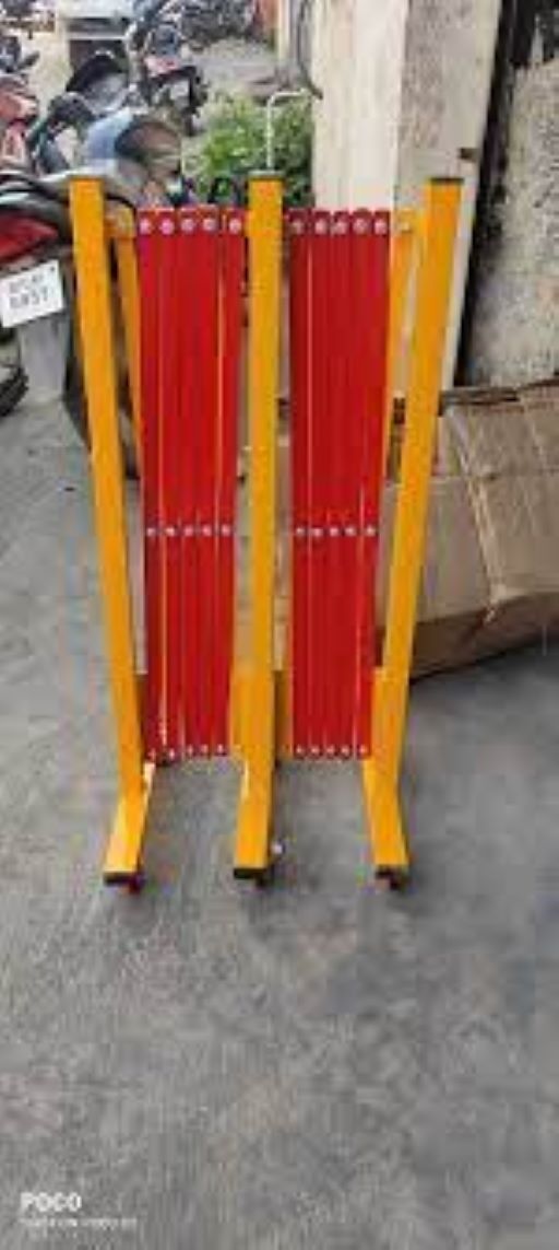 Metal Expandable Barrier (Yellow Black) - Color: Yellow / Red