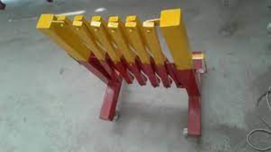 Metal Expandable Barrier (Yellow Black) - Color: Yellow / Red