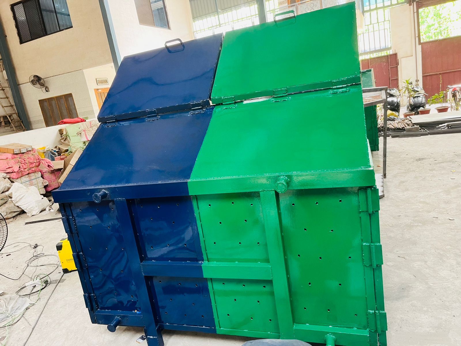 Iron Dustbin ( Separate Dry And Liquid Garbage Capacity) - Application: Industrial