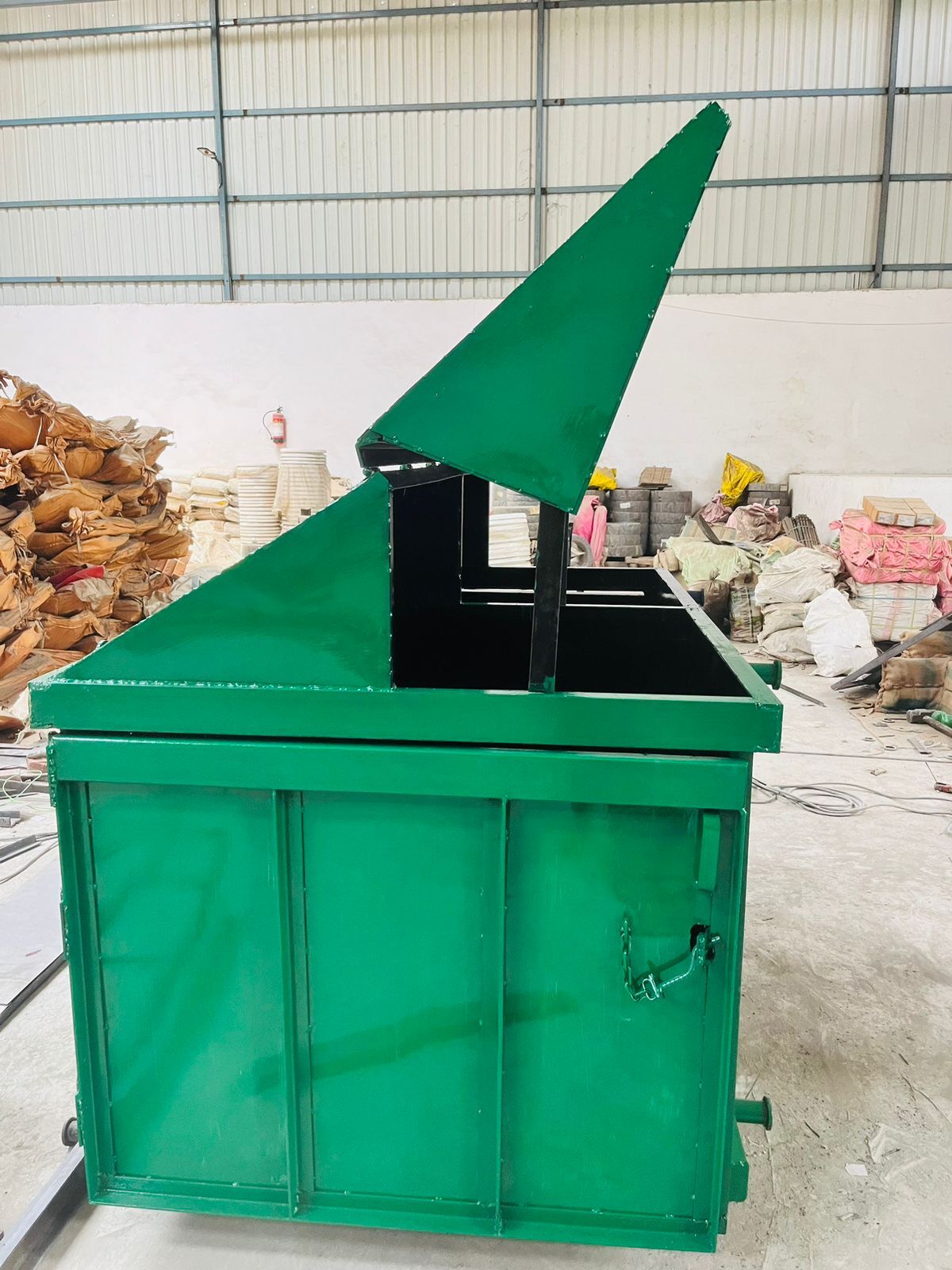 Iron Dustbin ( Separate Dry And Liquid Garbage Capacity) - Application: Industrial
