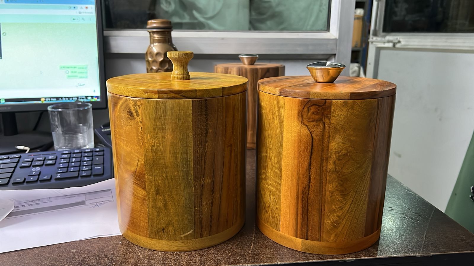 Wooden Ice Bucket - Capacity: 1.5 Liter/day