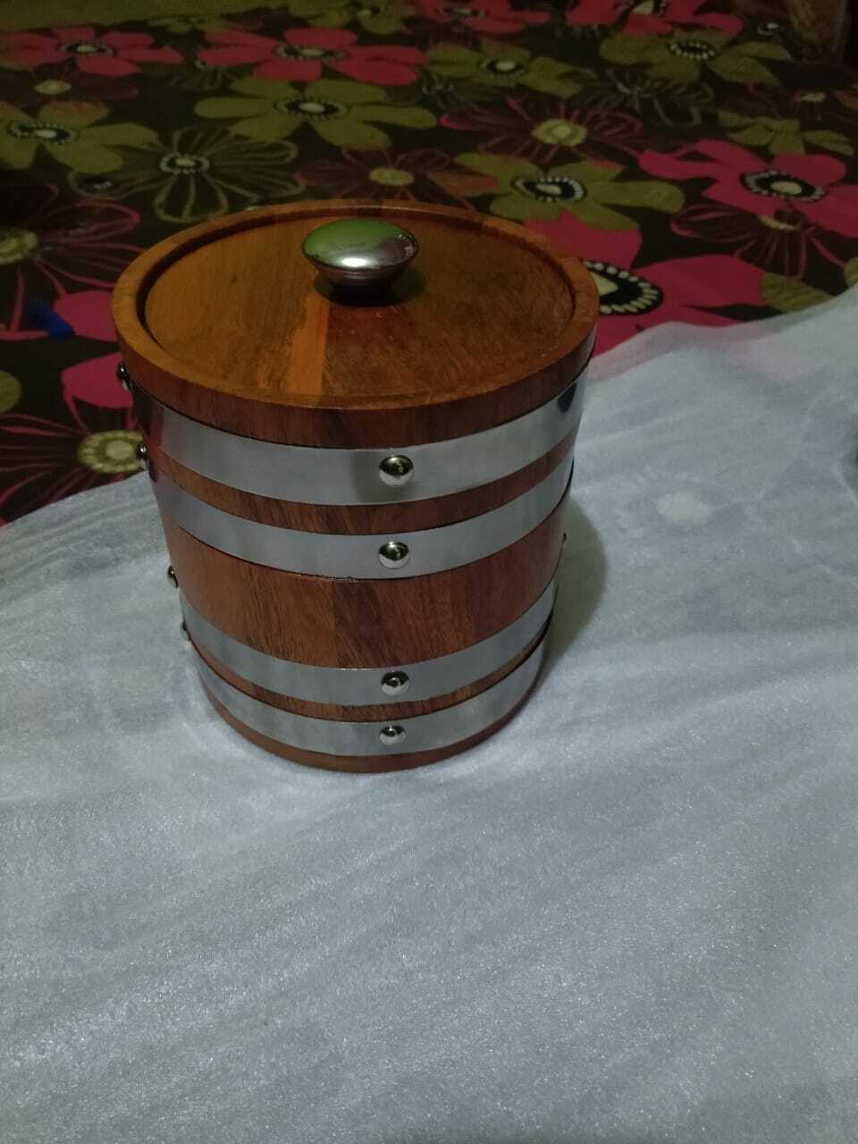 Wooden Ice Bucket - Capacity: 1.5 Liter/day