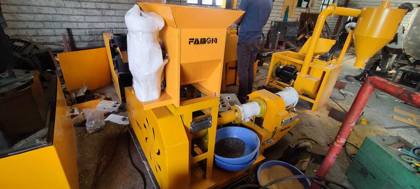 Floting Fish Feed Machine 200-225 Kg Hour - Color: Yellow