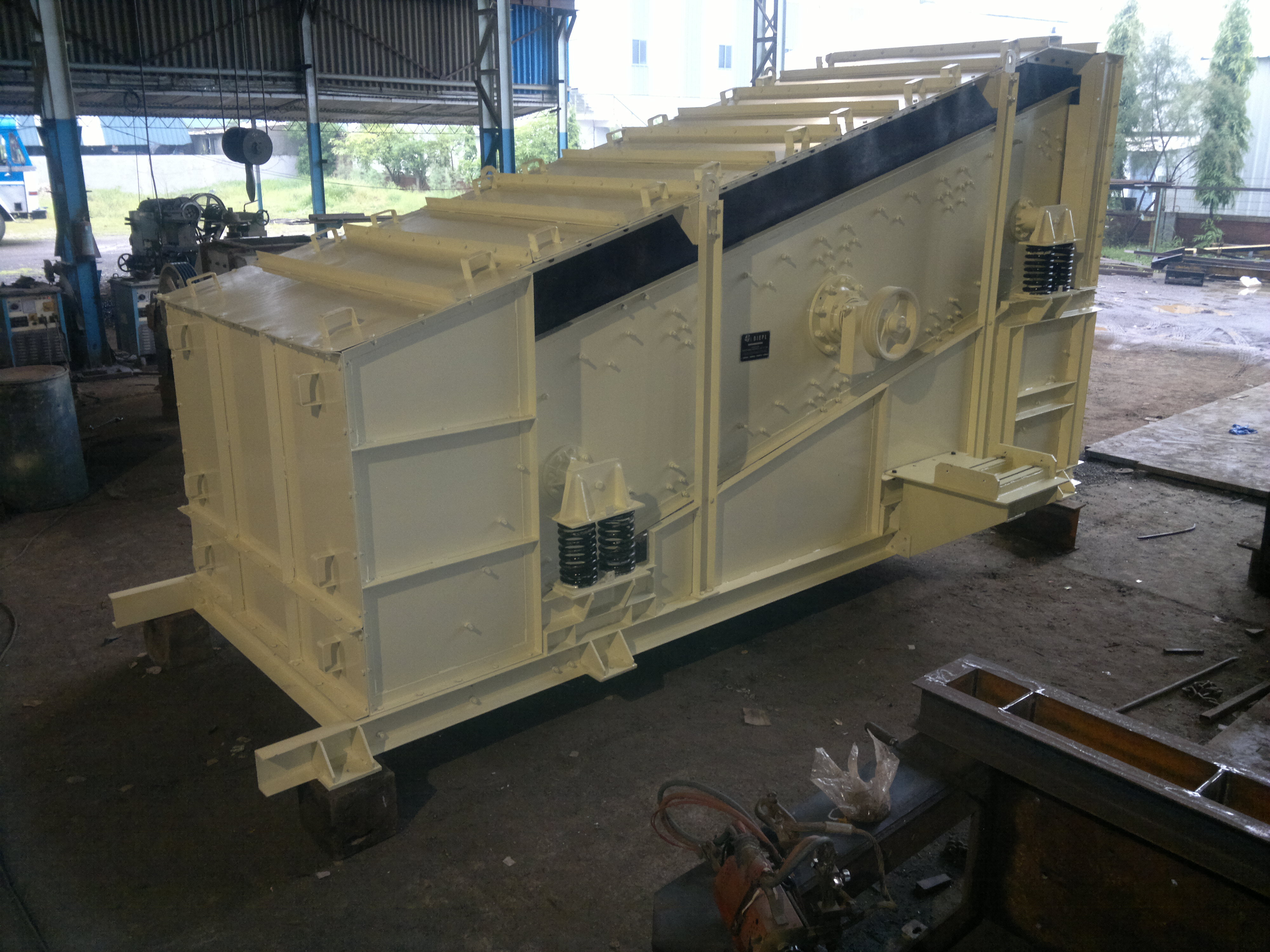 Circular Motion Vibrating Screen - Color: Grey