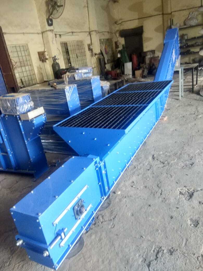 Hopper Chain Conveyor - Color: Grey