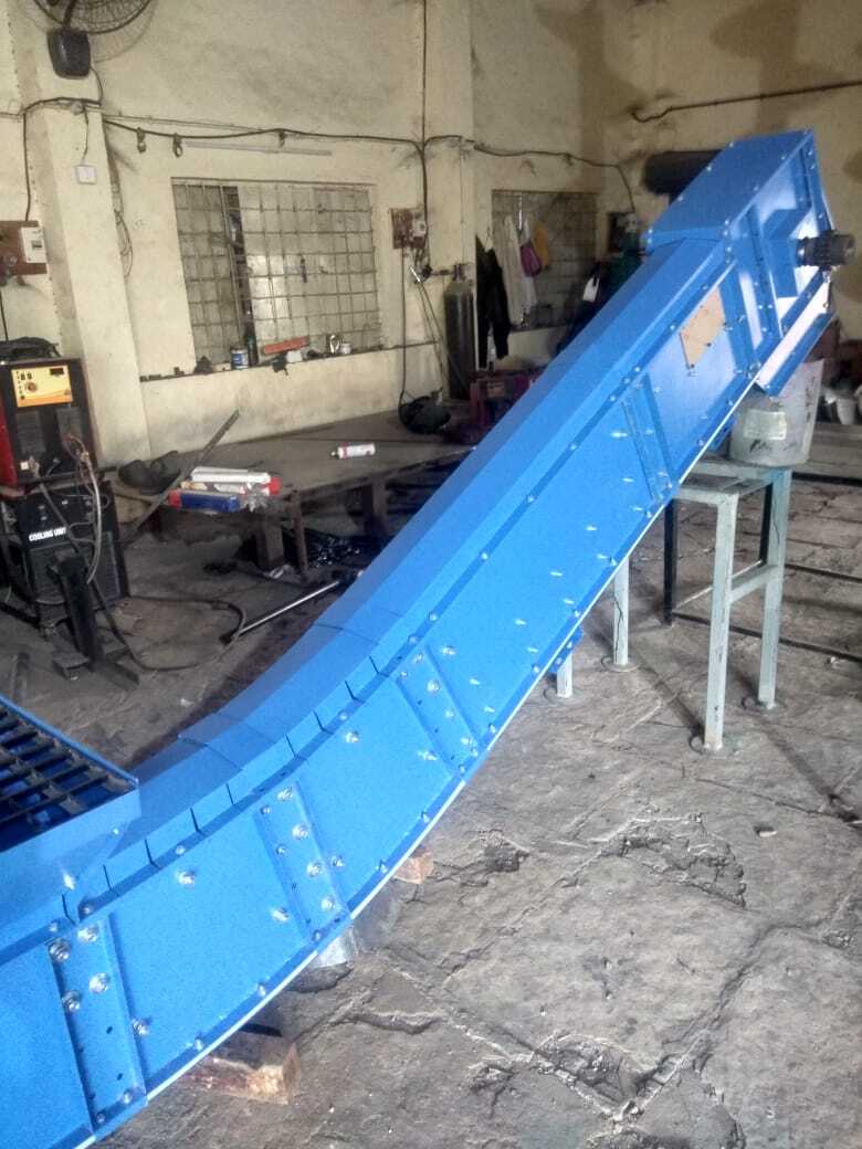 Hopper Chain Conveyor - Color: Grey