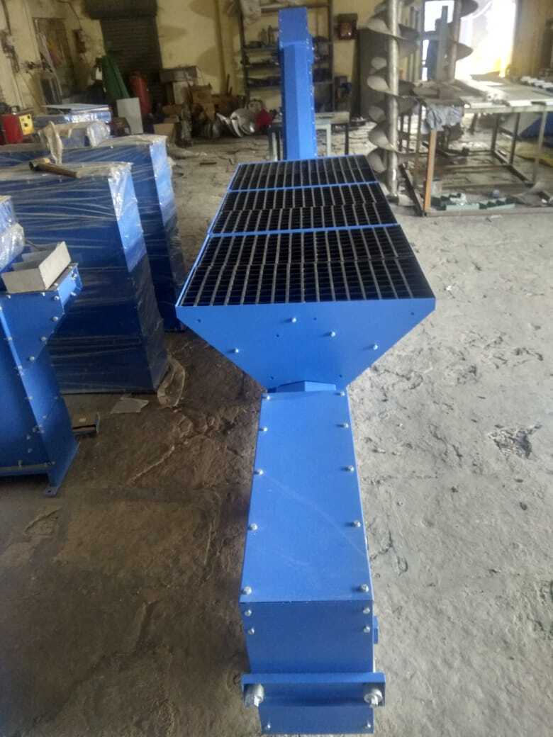 Hopper Chain Conveyor - Color: Grey