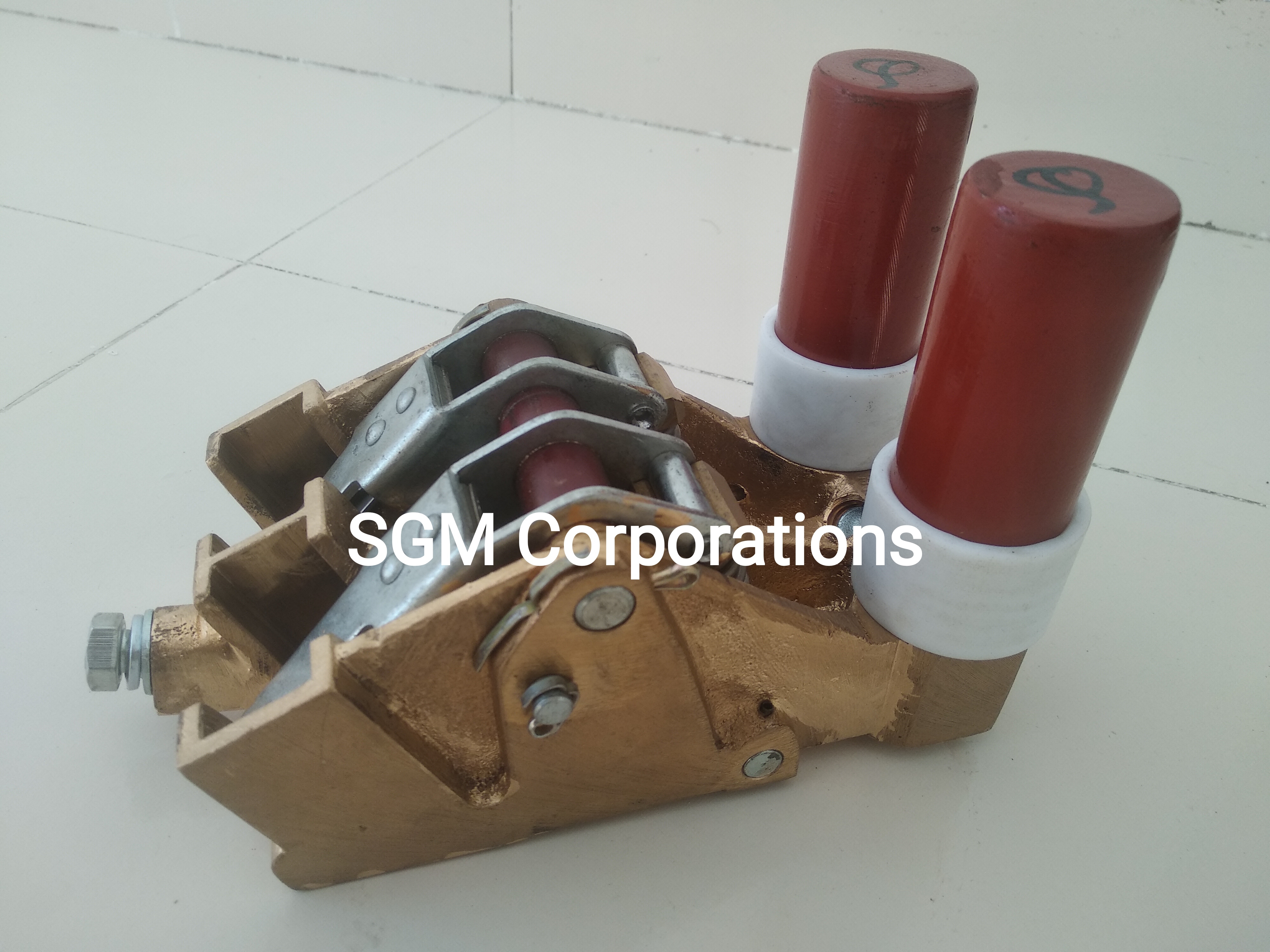 Carbon Brushes Holders Traction Application - Color: Brass