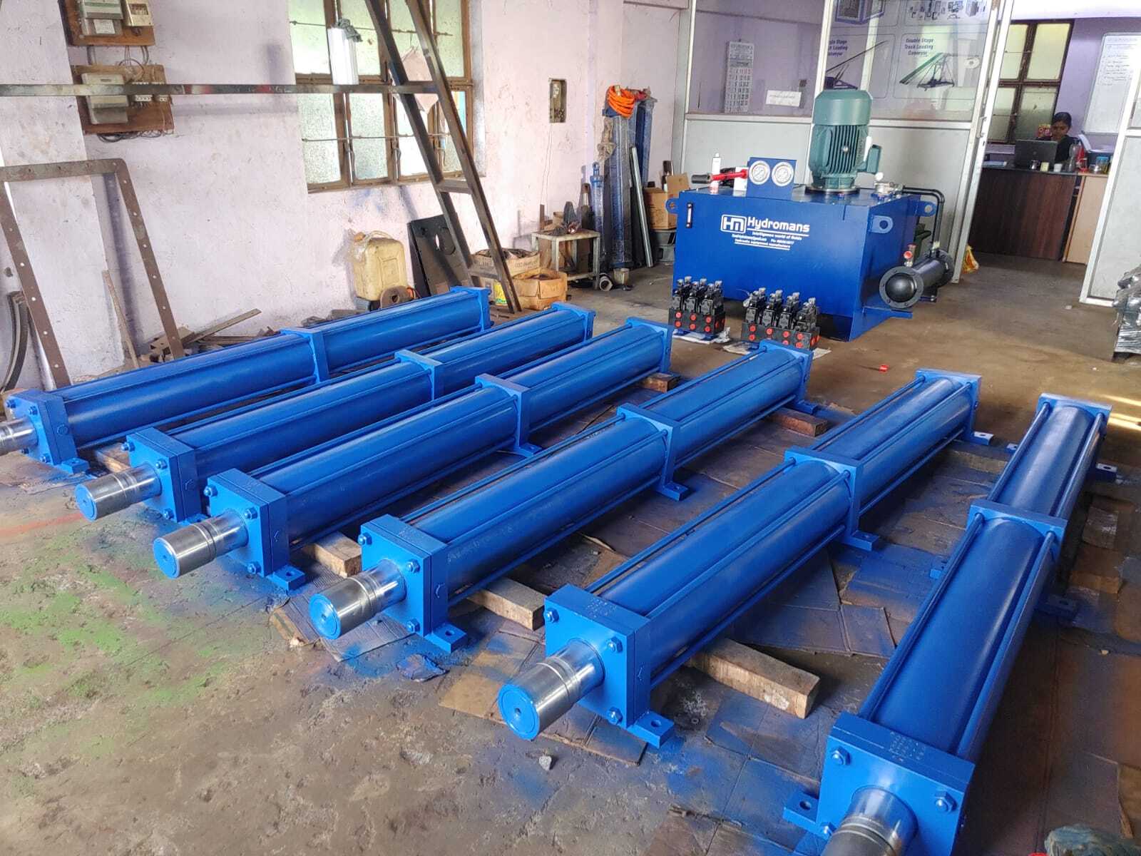Hydraulic Cylinders - Color: Blue