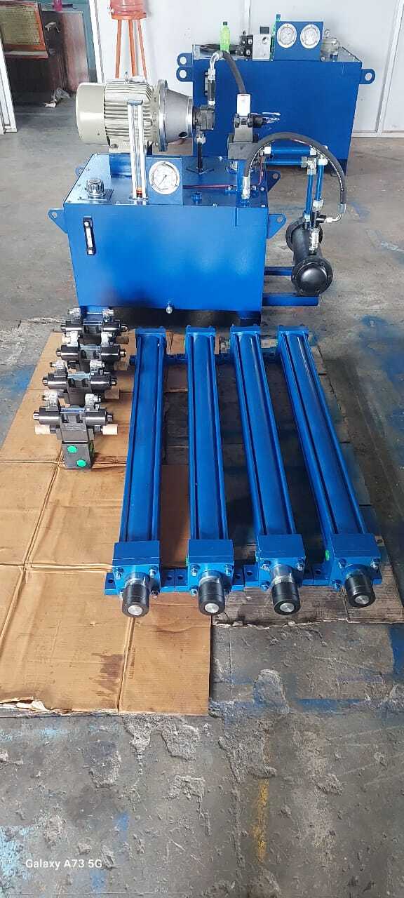 Hydraulic Cylinders - Color: Blue
