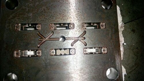 मोल्डिंग डाईज़ - पारेख वायर कट