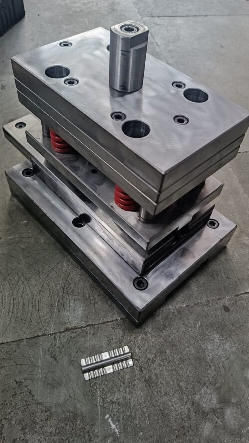 Progressive Press Tool - Color: Gray