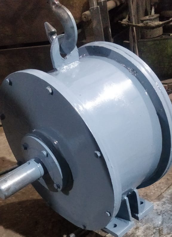 Low Rpm Generator - En8 Material, 305x370x435 Mm Dimensions, Silver Color | 3 Kw Rated Power, 415 Volt Voltage, Three-phase Output, Ip54 Protection Class, Electric Start, 24-month Warranty
