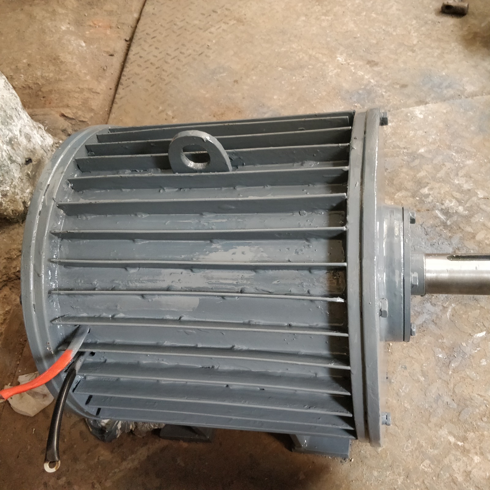 Low Rpm Generator - En8 Material, 305x370x435 Mm Dimensions, Silver Color | 3 Kw Rated Power, 415 Volt Voltage, Three-phase Output, Ip54 Protection Class, Electric Start, 24-month Warranty