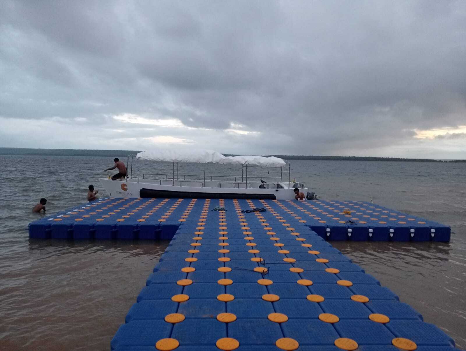 Hdpe Floating Jetty - 50 X 50 X 40 Inches | New 320 Capacity Blow Moulding Technique Open Seating Ideal For Fishing