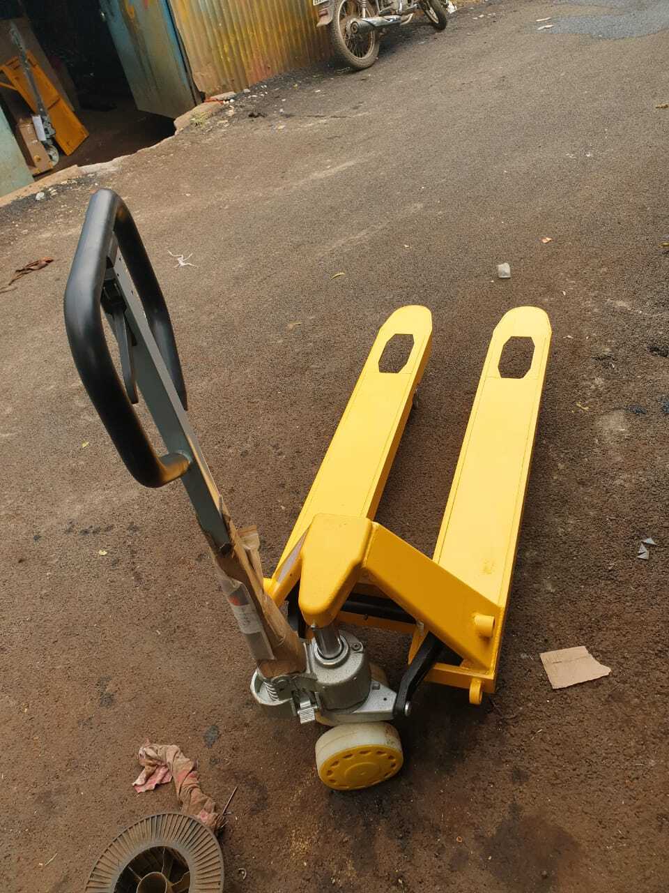 Hand Pallet Truck 5000 Kg - Attributes: Durable