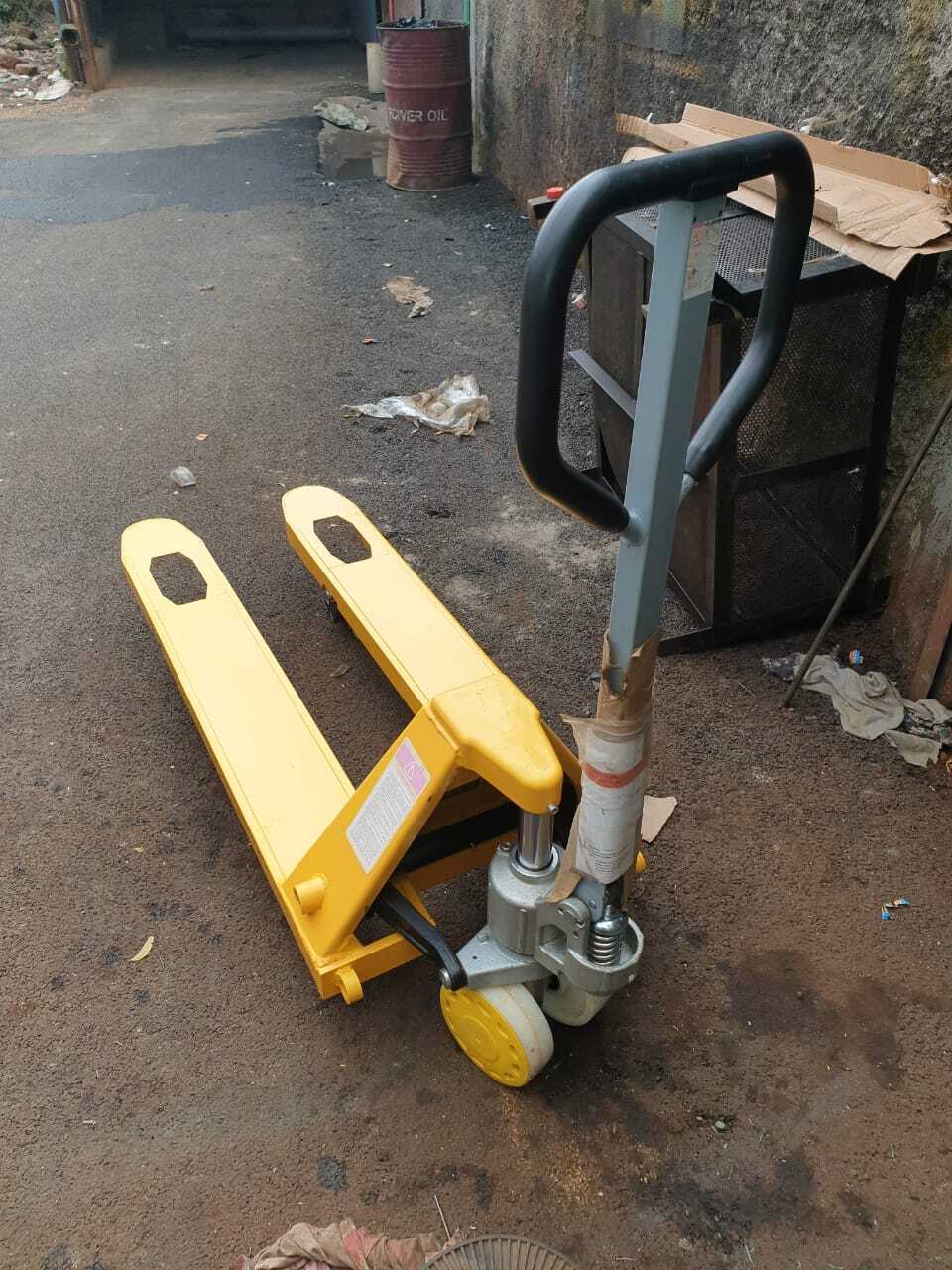 Hand Pallet Truck 5000 Kg - Attributes: Durable