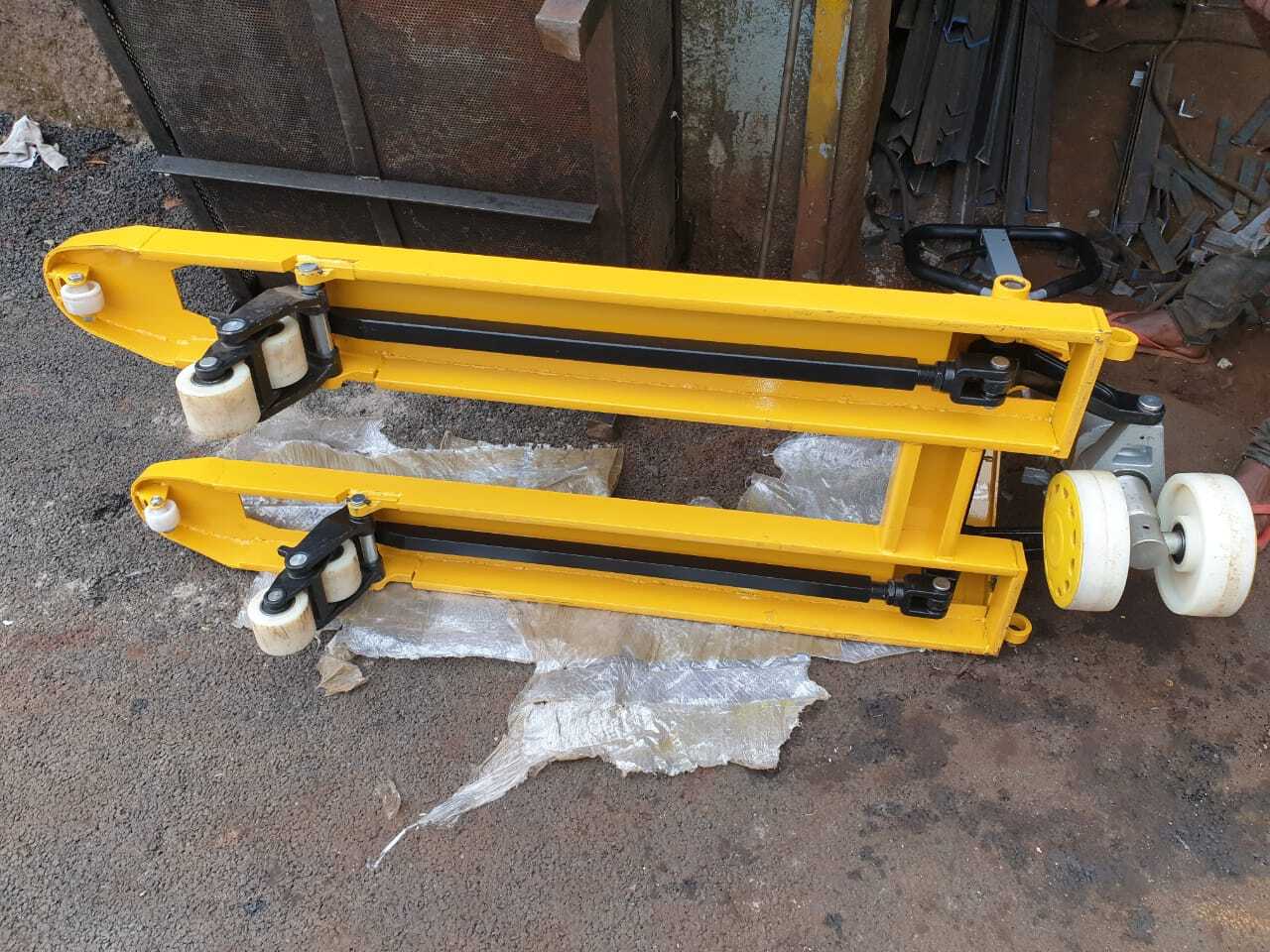 Hand Pallet Truck 5000 Kg - Attributes: Durable