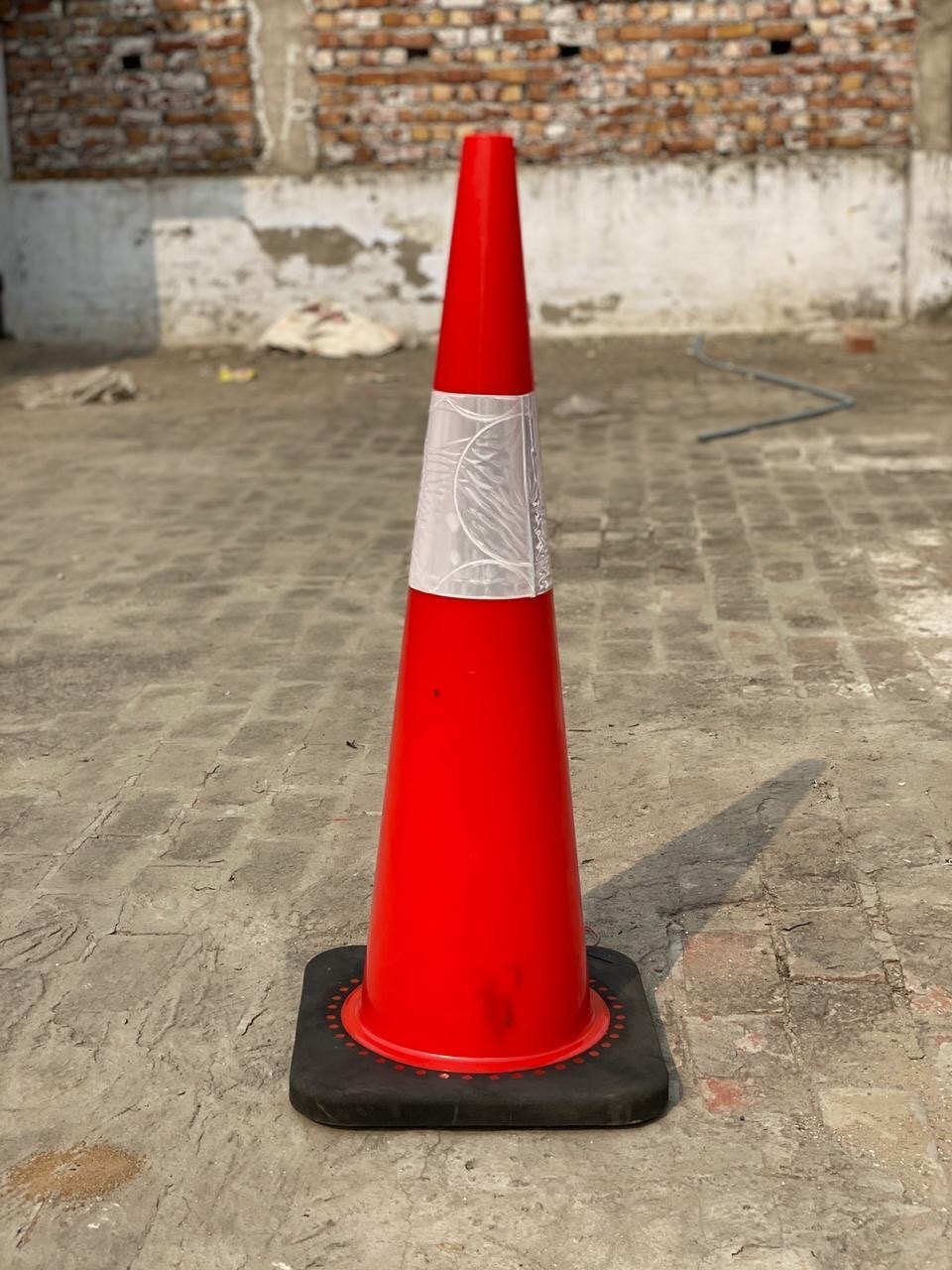 Traffic Cone 1000 Mm - Plastic, Size 490 * 490 Mm, Color Red, Weight 3.5 Kg | Flexible Design For Road Safety Compliance