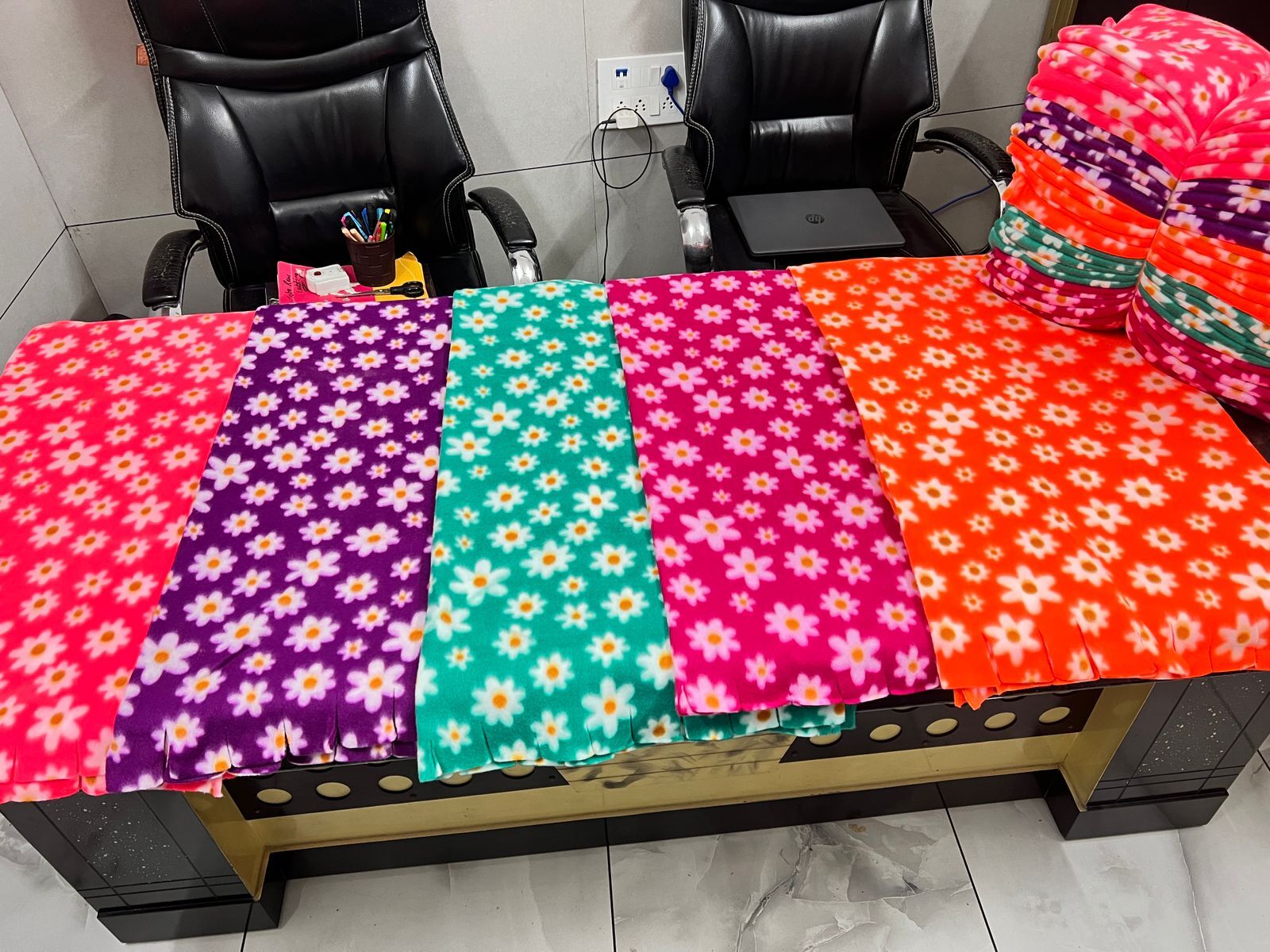 Polor Shawl Fabric - Wool Material, 72 Inch And 90 Inch Sizes , Multicolor Unisex Design