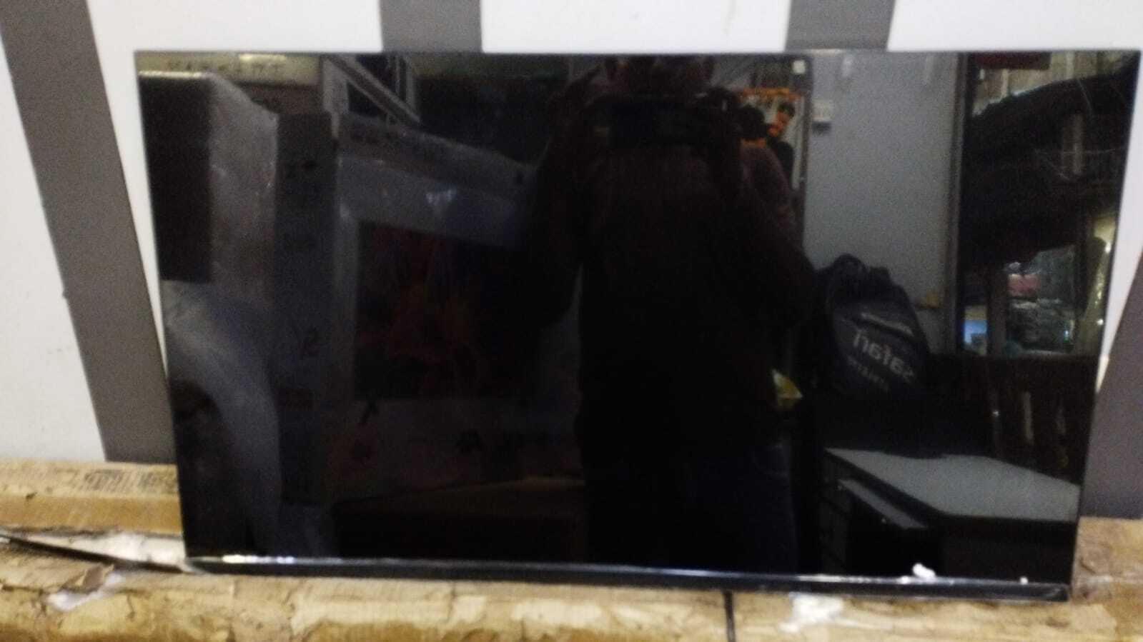 Smart Led Tv - Plastic/metal, 46 Inches, Black | Ultra Hd 4k Resolution, High Contrast Ratio, Hdmi Connectivity, Soundbar System