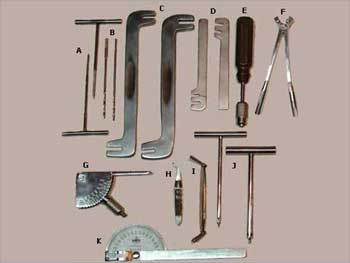 प्लेटों और स्क्रूज़ के लिए उपकरण