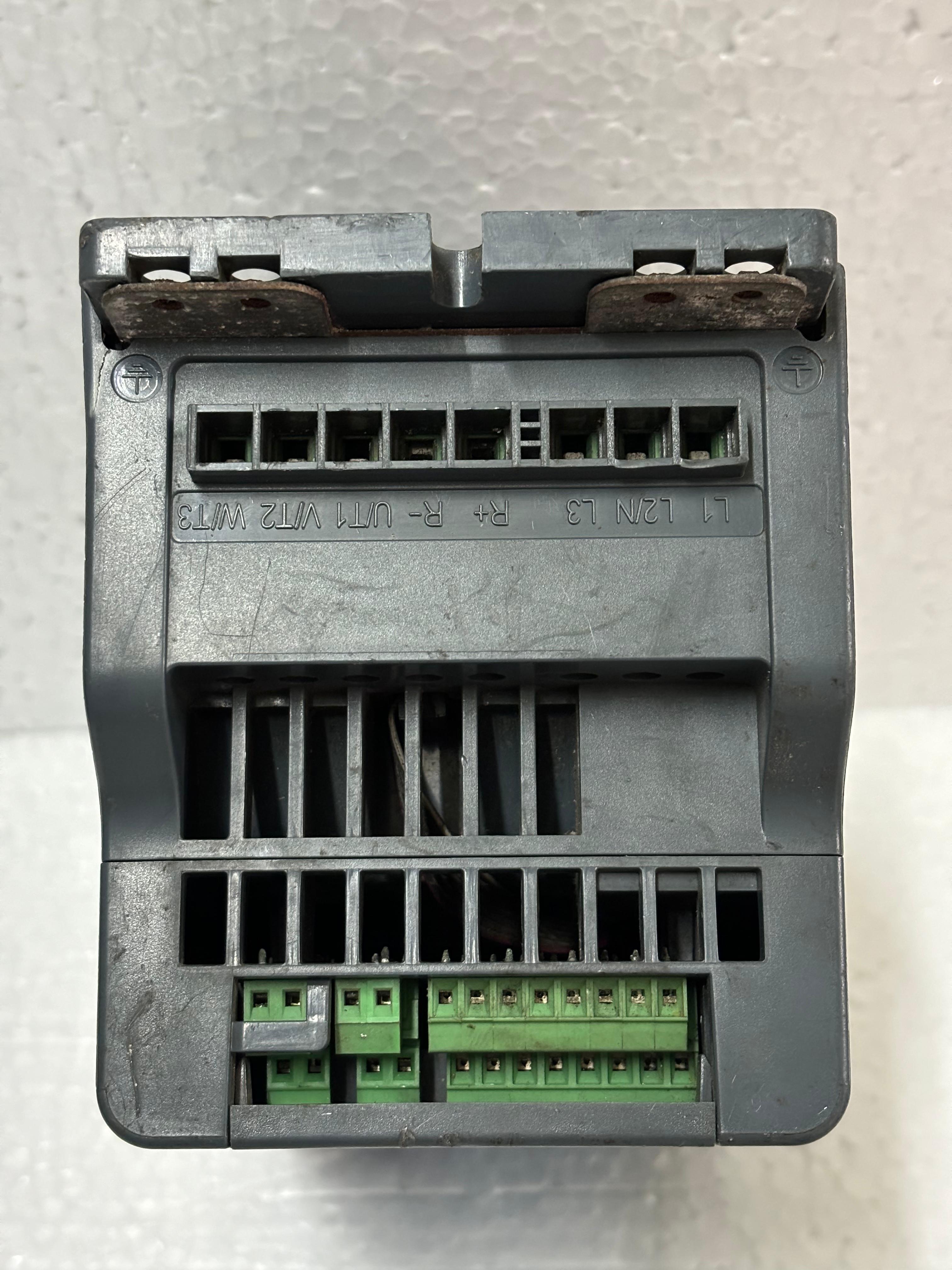 Vacon 0010-3l-0004-4-machinery - 3 Phase Ac Drive 1.5 Hp 380-480v | 0-320hz Frequency 2-6kg Weight