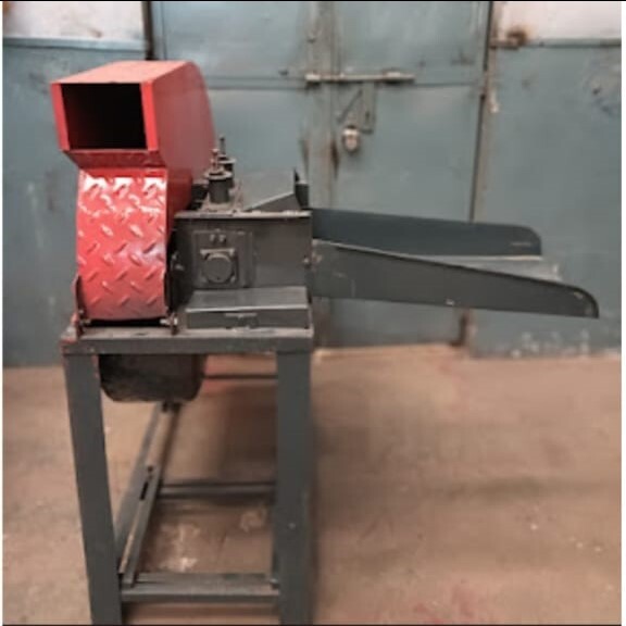 Chaff Cutter Machine - Color: Black & Red