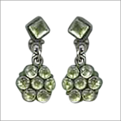 स्टडेड इयररिंग