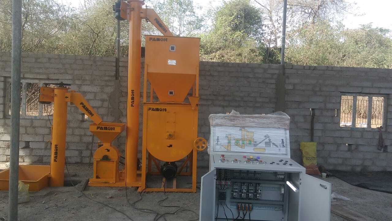 Automatic Poultry Feed Crumble Plant 125 Kg Hour - Color: Yellow
